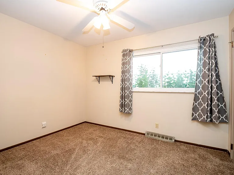 2405 W Carriage Ln — Photo 24