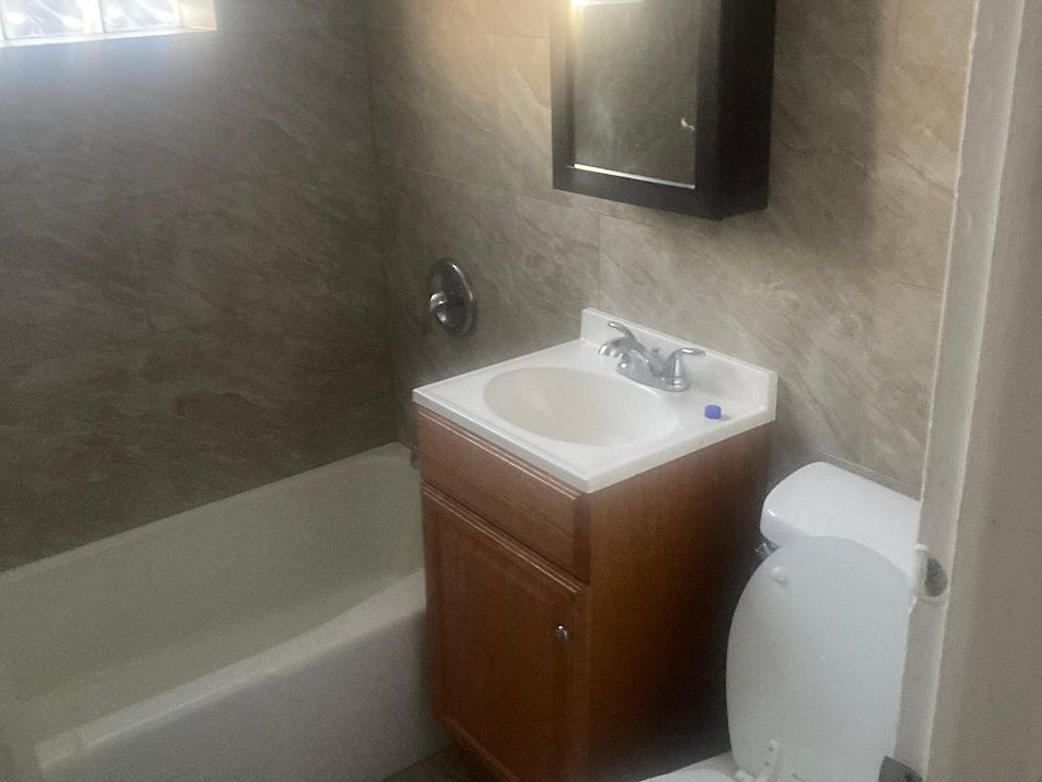 2nd image of 6446 N Milwaukee Ave #2D