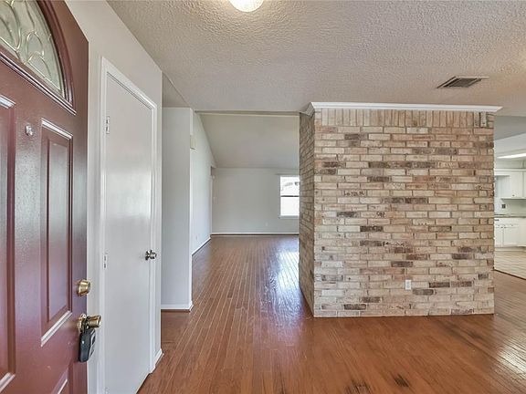 4th image of 21302 Park Mount Dr