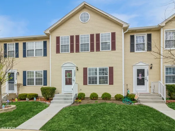 1204 Lencioni Ct, Geneva, IL 60134