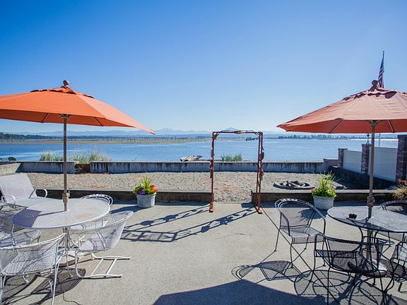 4th image of 4025 Priest Point Dr NE