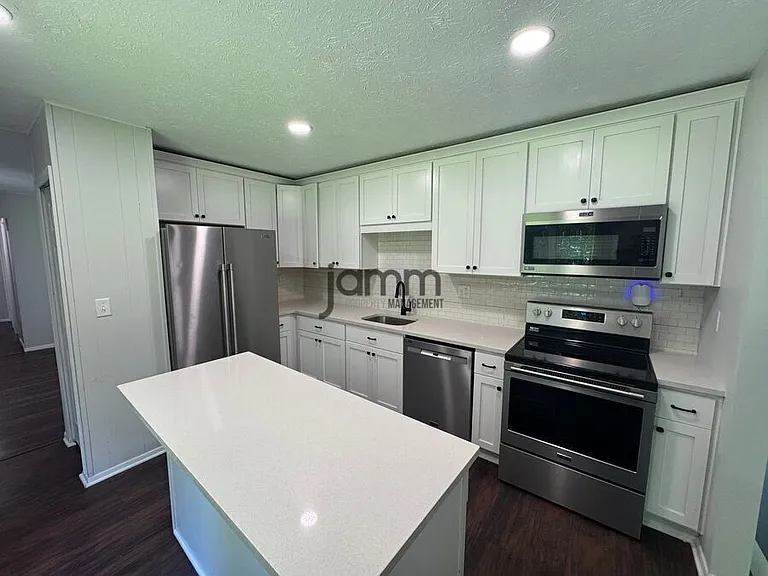 5250 Mills Creek Ln — Photo 8
