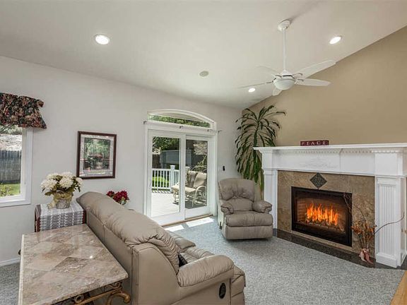 5th image of 225 Hillview Dr