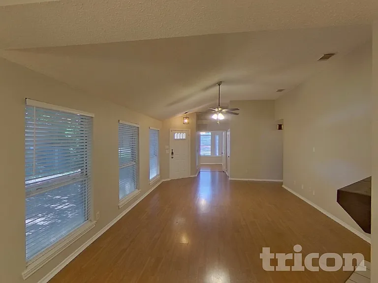 1424 Savannah St — Photo 3