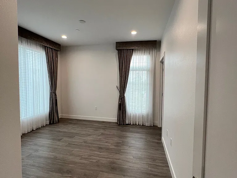 Glenoaks Residences — Photo 14