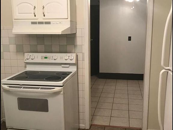 3rd image of 14 1/2 Frederick Ave