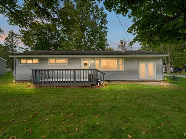 400 Hulbert St, Minoa, NY 13116