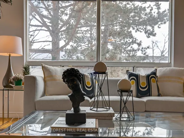 4 Yetta Shepway, Toronto, ON M2J 1X9