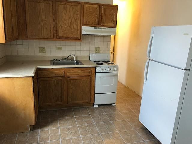 1st image of 230 Delamore Pl #1
