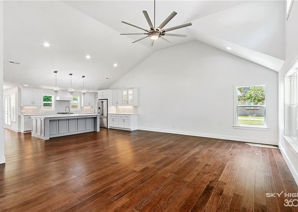 1st image of 709 NW 7th St