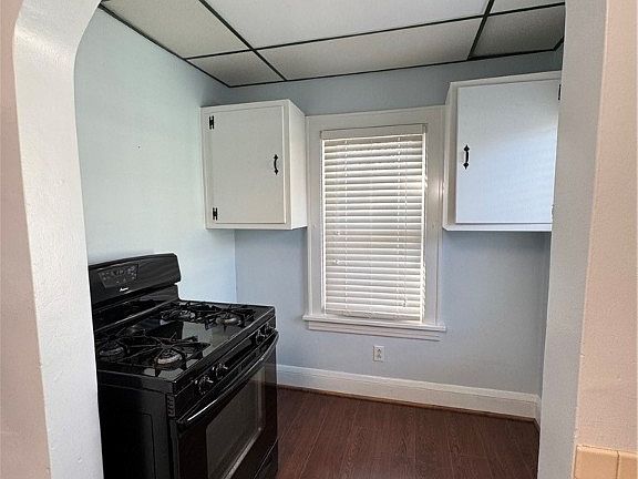 3rd image of 2490 Pelton Ave