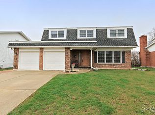 405 Brittany Ln, Lindenhurst, IL 60046