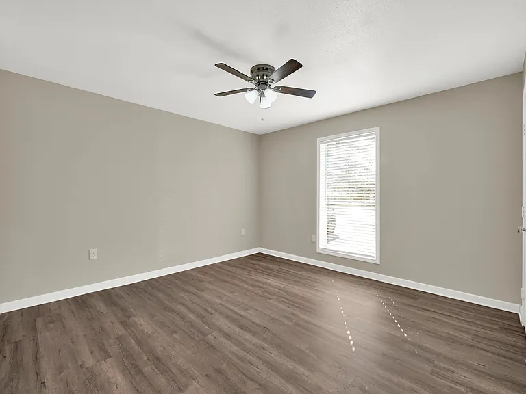 7245 Hillcroft St — Photo 4