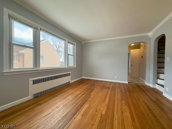 5th image of 230 Macdonald Dr