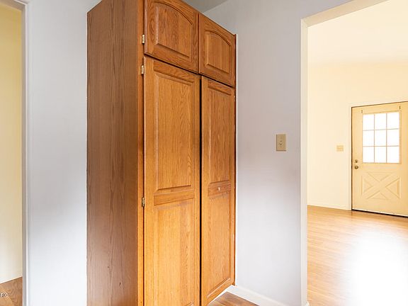 4th image of 203 Glenview Dr