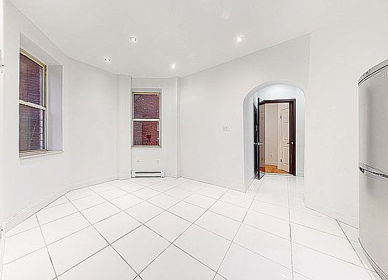 2nd image of 220 W 107th St APT 2A