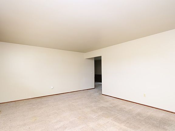 2nd image of 283 Hessenauer Dr