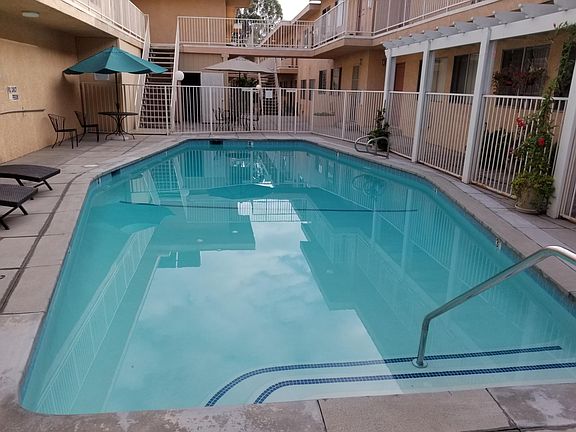 5th image of 11222 Moorpark St #220