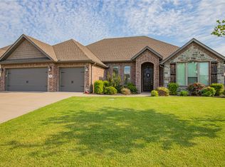 803 Bellmara Cir, Cave Springs, AR 72718