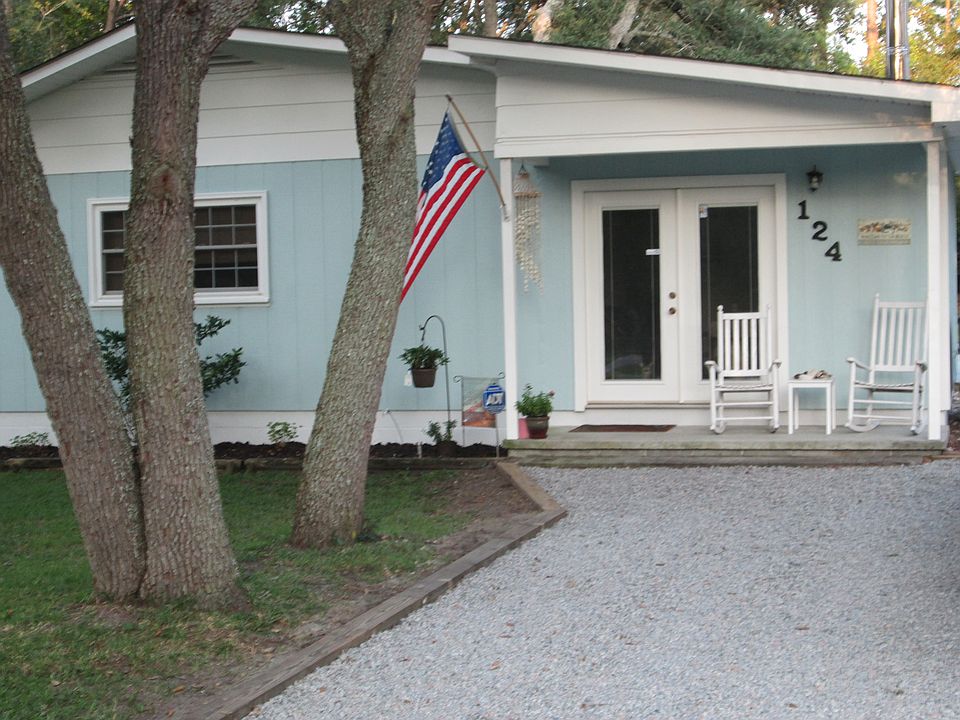 1st image of 124 NW 13th St
