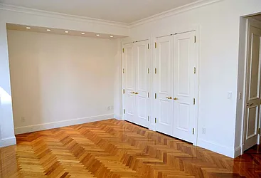 Rented by Beekman Regent Leasing 