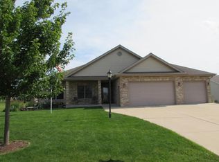 803 Meadowgate Dr, Waterford, WI 53185