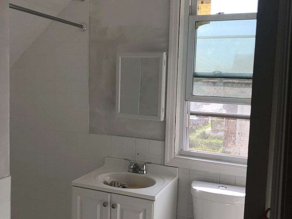 1st image of 25 Dudley Pl APT 3