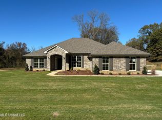 5840 Susan Moore Dr, Horn Lake, MS 38637