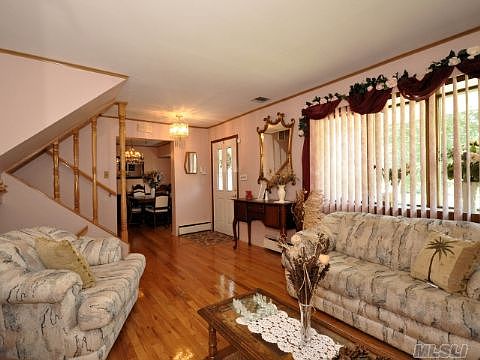 3rd image of 558 Everdell Ave