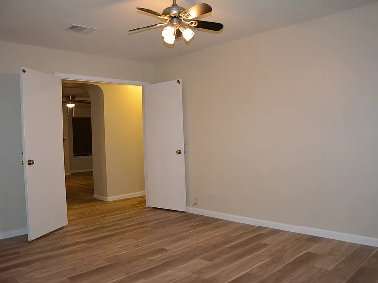 4616 Woodstock Dr — Photo 18
