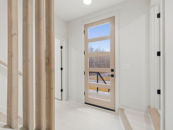 4th image of 209 Redmond Dr