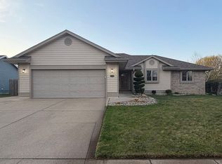 810 E 21st St, Yankton, SD 57078