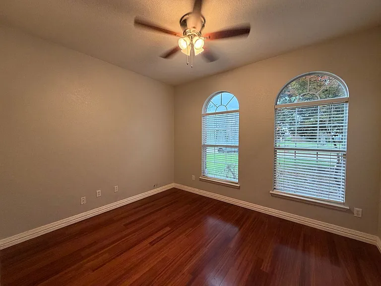 1609 Simsbury Dr — Photo 10