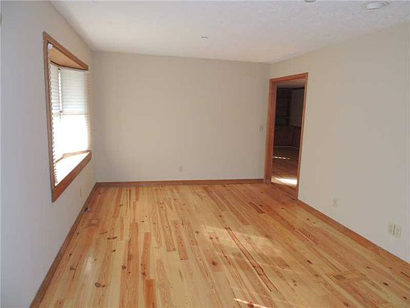4th image of 8454 Woodburn Dr