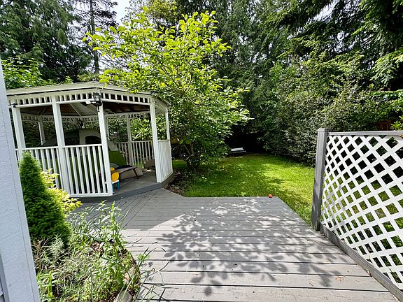 3rd image of 2335 236th Ave NE