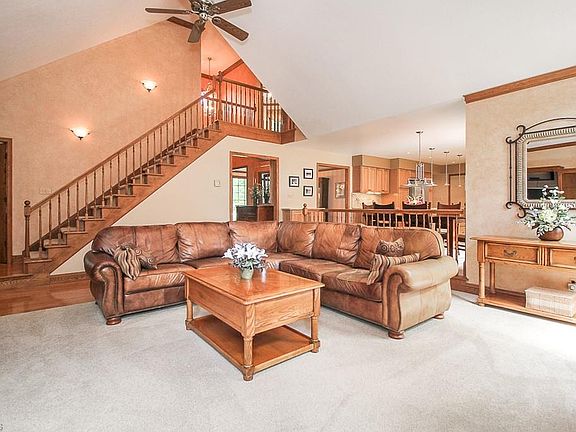 5th image of 8241 Bainbrook Dr