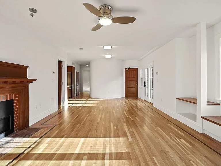 165 Winthrop Rd #D — Photo 2