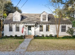 111 Bay View Ct, Bay Saint Louis, MS 39520