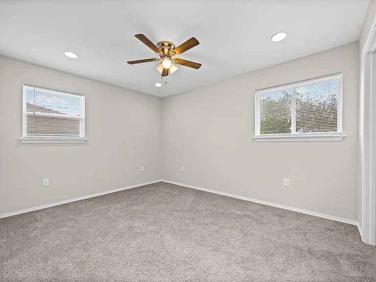 2615 Ektom Dr — Photo 32