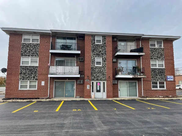 8310 47th St APT 4, Lyons, IL 60534