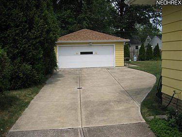 3rd image of 16678 Brinbourne Ave