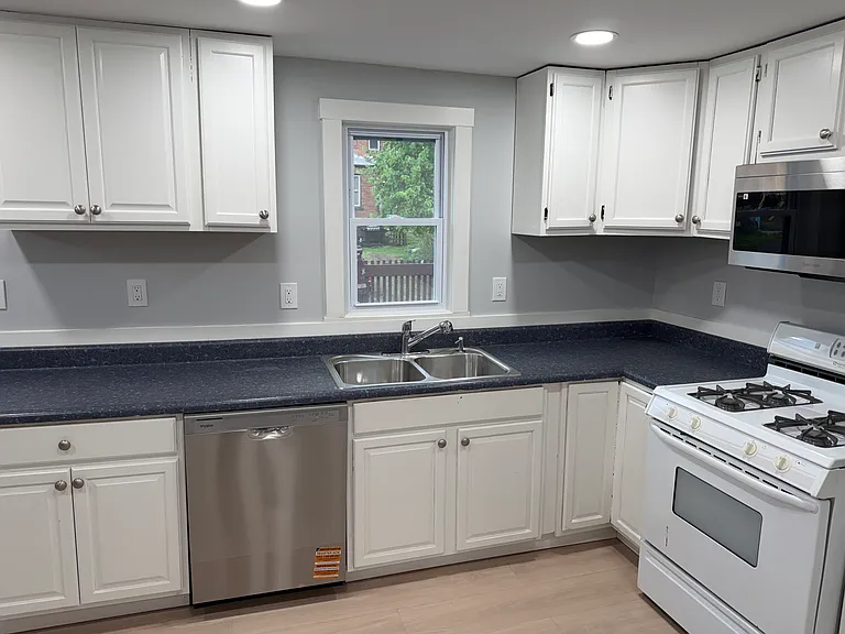 1115 Fairdale St — Photo 7
