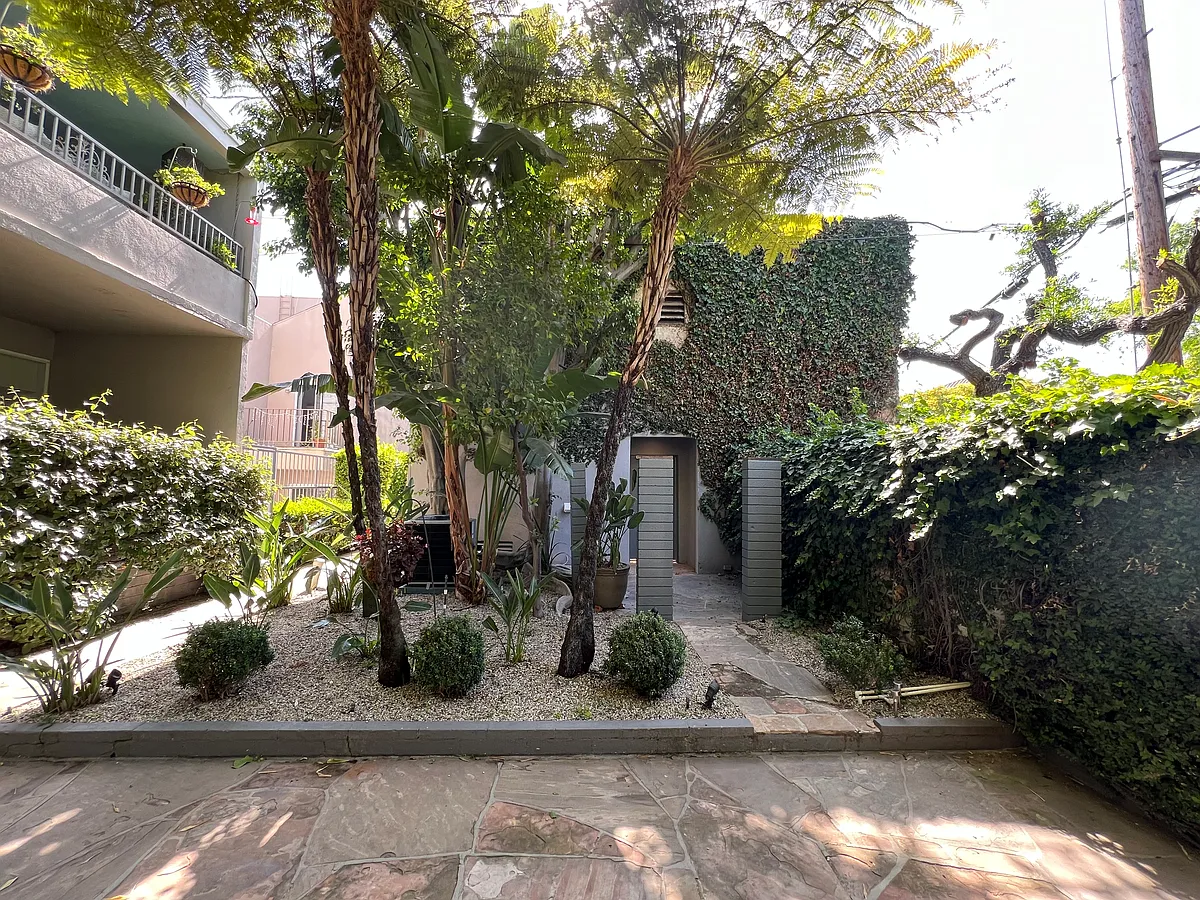 Building Photo - 8911 Cynthia St #5
