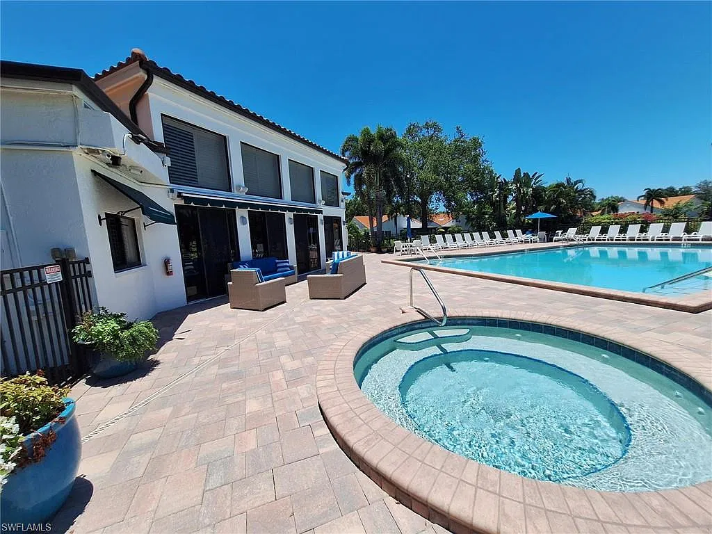 2 bed, 2.0 bath, 1359 sqft, $8,450 — Photo 4