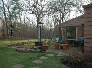 8 Hickory Ln, Northbrook, IL 60062