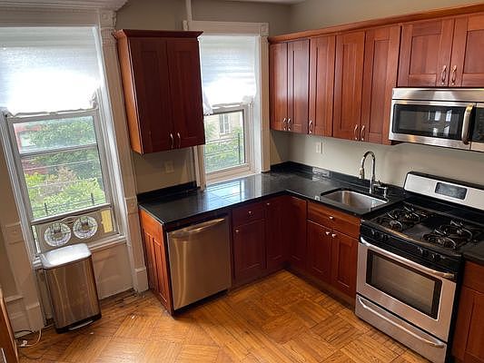 5th image of 585 Macon St #1