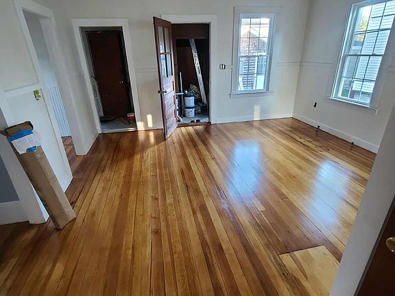 3rd image of 206 S Main St