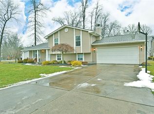 7024 Berry Blossom Dr, Canfield, OH