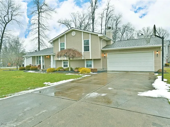 7024 Berry Blossom Dr, Canfield, OH 44406