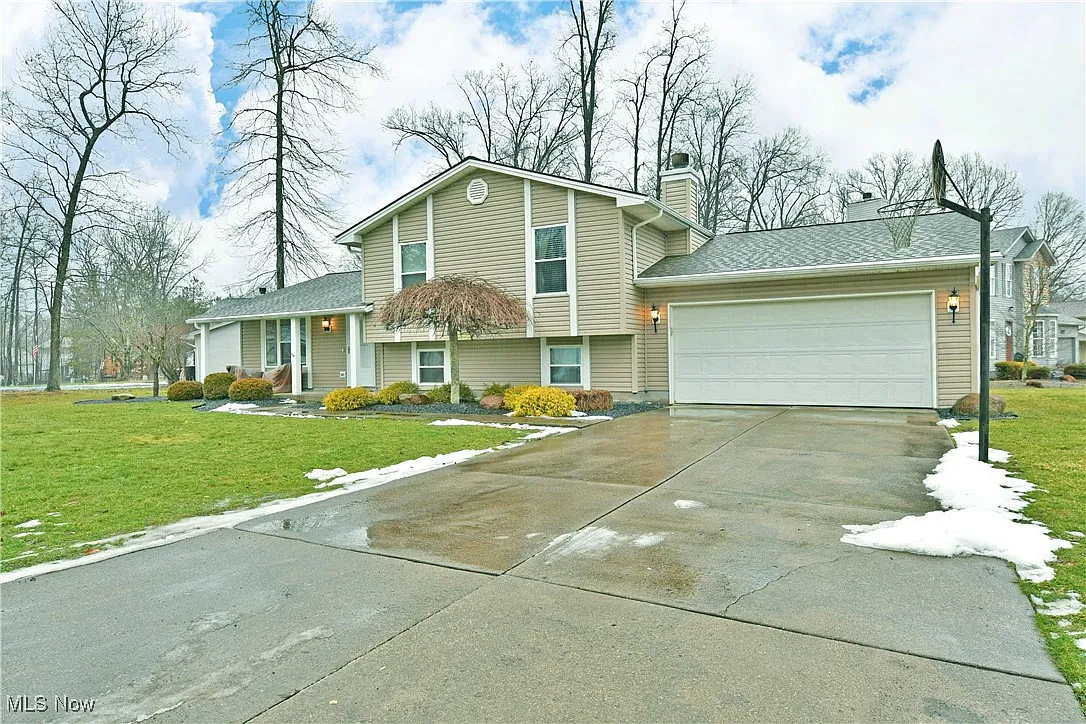 7024 Berry Blossom Dr photo 1